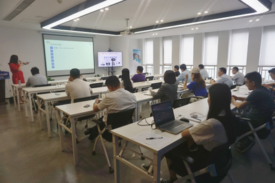 創(chuàng)業(yè)百日苦，路演見真章 中關(guān)村大講堂聚焦企業(yè)信息技術(shù)咨詢新路徑